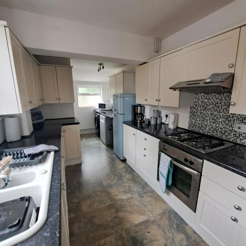 ห้องครัว, Huge 4 bed in the heart of Kettering in เก็ทเทอร์ริ้ง