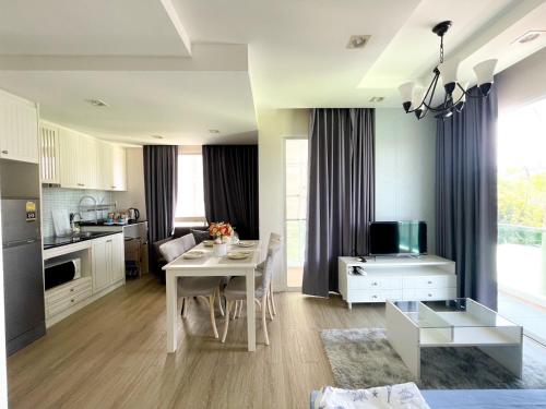 Premium Suite Corner Room & The Blu X Bangsaen 0