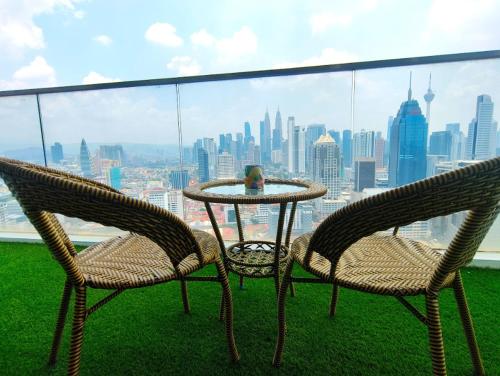 Regalia InfinityPool Premium 2BR l LRT KLCC l 4Pax Kuala Lumpur 