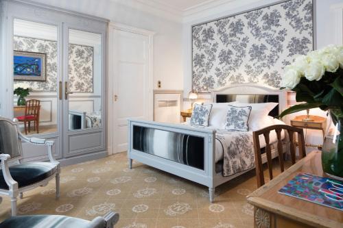 Superior Double Room image 6