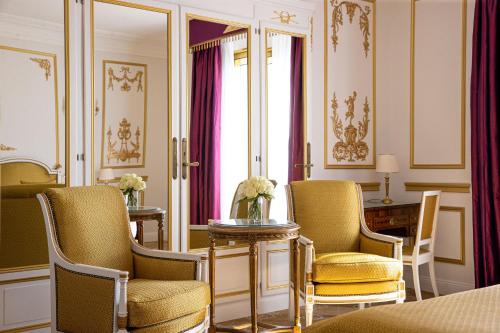 Double Exclusive room with garden and partial sea view image 4