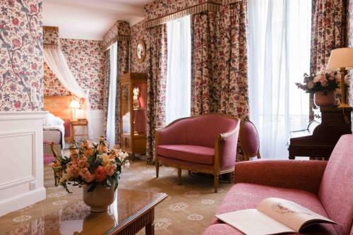 Deluxe Family Room room in Hotel Le Negresco