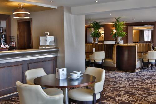 Best Western Heath Court Hotel - image 7