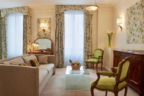 Deluxe Family Room image 6