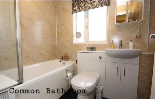 Душ, Lovely Home Stay Private room Shared bathroom in Сент-Ендрюс