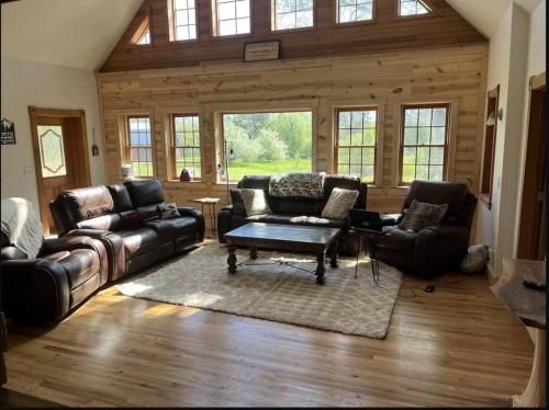 Red Barn Lodge with a Boat slip at Leach Lake in Walker, USA