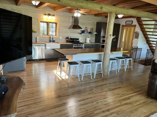 Red Barn Lodge with a Boat slip at Leach Lake in Walker, USA