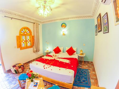 Riad Dar Yassine - Tap to explore photos