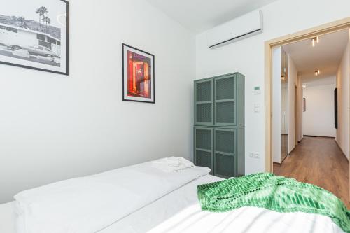 New Penthouse w double parking, panoramic balcony, Budapest