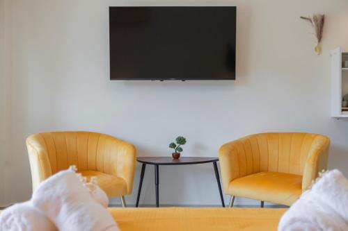 Garnet Studio Flats Garnet Studio Flats