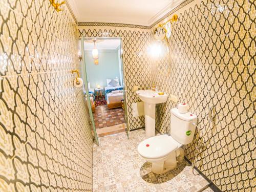 room detail thumbnail 2