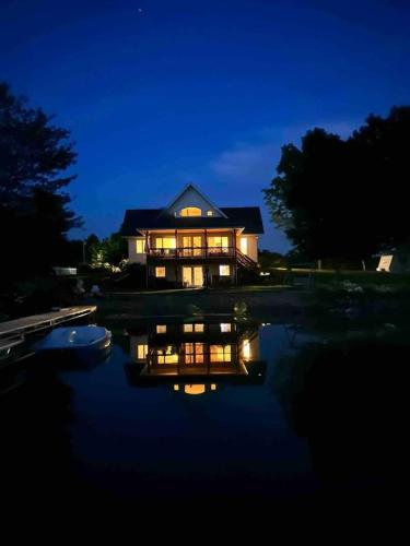 336 Beautiful home with View in Lake, USA