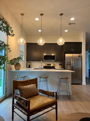 Luxury 1 BR Casita with Private Yard, Garage and WD in Sonoran Foothills