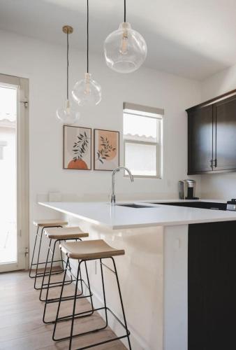 Luxury 1 BR Casita with Private Yard, Garage and WD in Sonoran Foothills