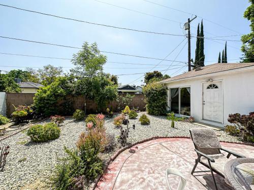 Cozy Studio with Shared Backyard in LA - HAL2-CAL in Calabasas, USA