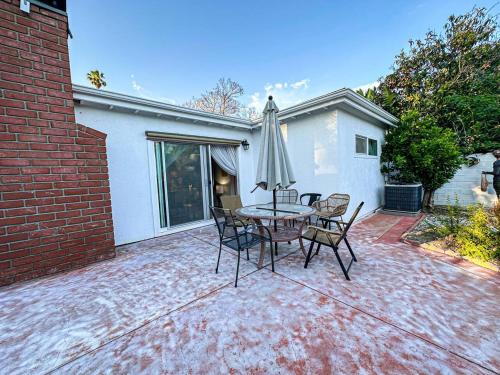Serene 3BR Villa with Detached Guesthouse-Hal-W-UC in Los Angeles, USA