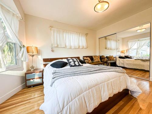 Serene 3BR Villa with Detached Guesthouse-Hal-W-UC in Los Angeles, USA