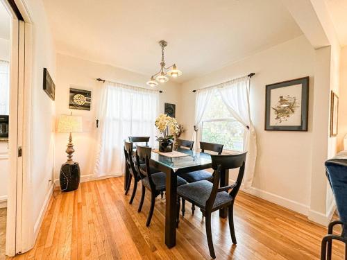 Serene 3BR Villa with Detached Guesthouse-Hal-W-UC in Los Angeles, USA