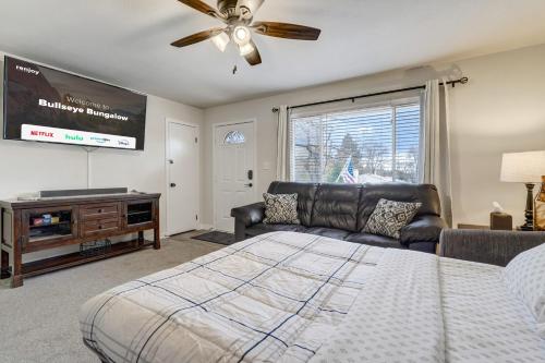 Bullseye Bungalow Hot Tub & BBQ for Gatherings in Colorado Springs, USA