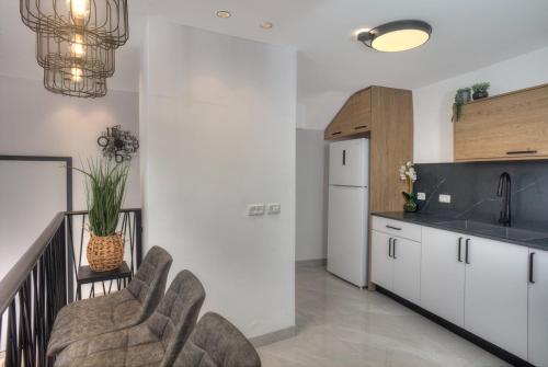 פאר - סוויטת יוקרה משפחתית בעתיקה Pe'er - Luxury Family Suite in the Old City, Safed (fotografie 9)