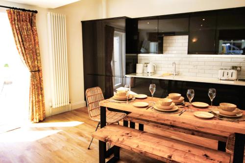 Sleeps 4 - Town Centre - Very High End Renovation - Private Garden - Close to Train Station - Fast Wifi, Berwick-Upon-Tweed (foto 2)