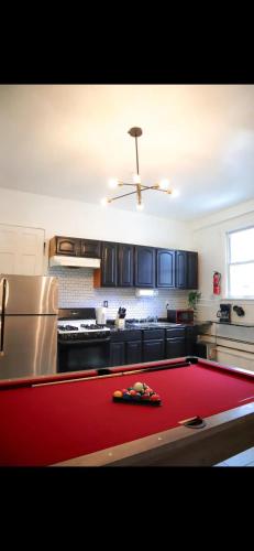 2 bed POOL TABLE PING Pong near NYC in Paterson, USA