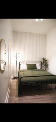 2 bed POOL TABLE PING Pong near NYC in Paterson, USA