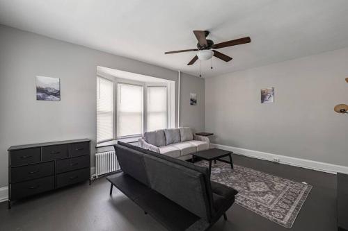 Perfectly Located 2BR Apartment in DC with Private Parking in Washington, USA