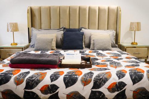 Sky-high spacious Independent Apartment - image 14