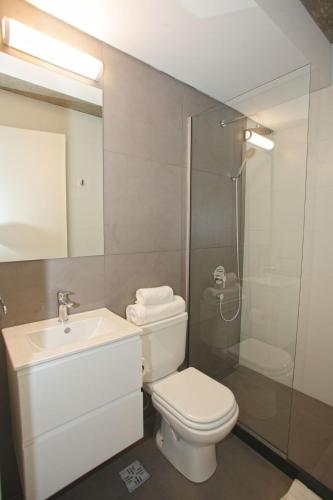 Studio Apartment with Balcony image 9