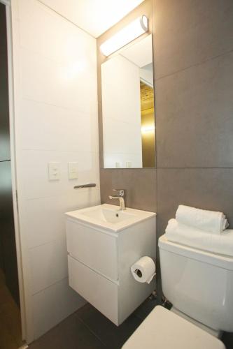Studio Apartment with Balcony image 8