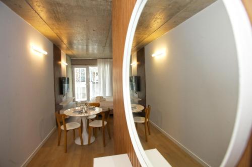 Studio Apartment with Balcony image 3
