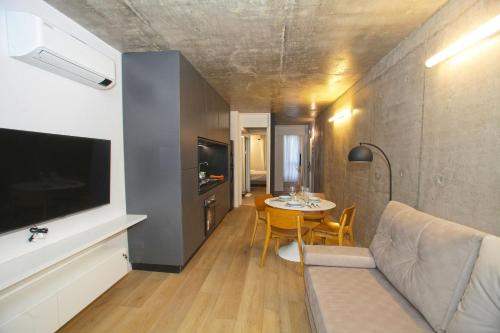 One-Bedroom Standard Apartment image 10
