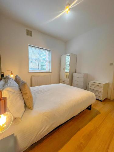 Maple Street Apartments, Londyn