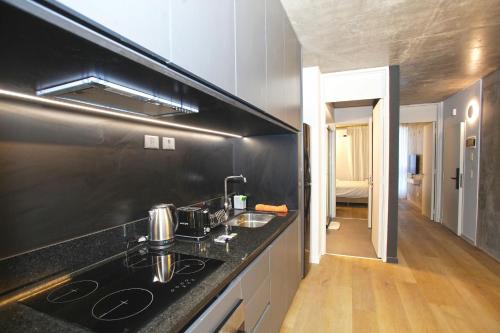 One-Bedroom Standard Apartment image 4