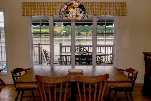 Sun, Fun and Wine-ta in Pulteney