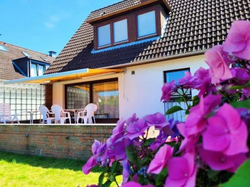 Ferienhaus mit Garten und idyllischer Ruhe in Scharbeutz, Deutschland