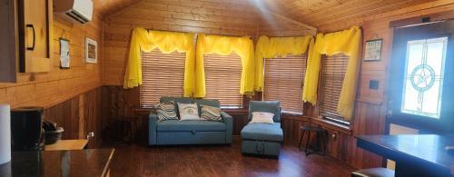 MeMaws Country Cabin in Pipe Creek, USA