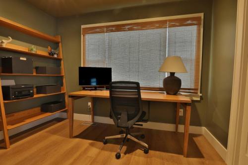 Spacious 3B2B Minutes to Skyline - image 6