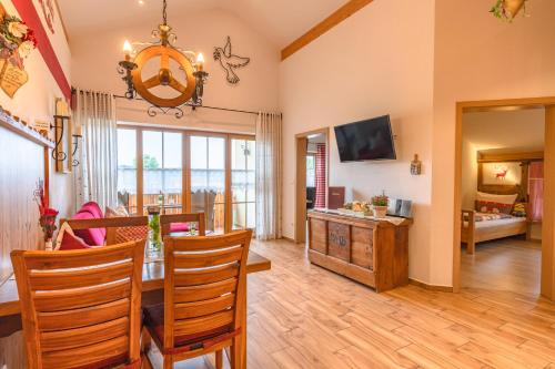 2 bedrooms, 4 beds