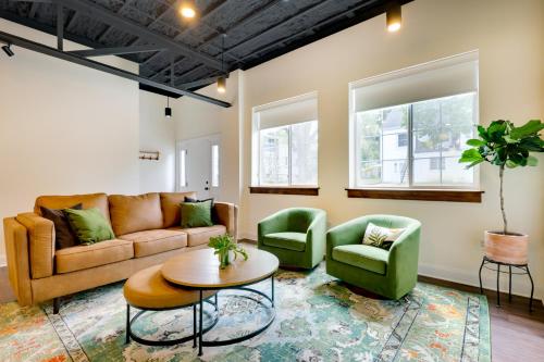 Modern Harrisonburg Home - 2 Mi to JMU! in 해리슨버그 시티 센터