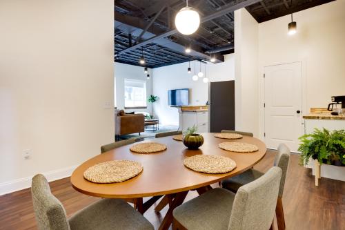 Modern Harrisonburg Home - 2 Mi to JMU! in 해리슨버그 시티 센터