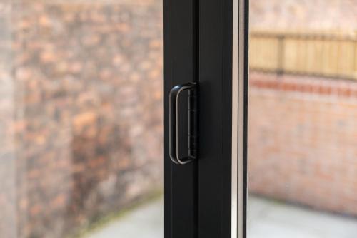 Luxury 4BDR House By Torr Property Group Contractors Accommodation With Free Gated Secure Parking & Private Patio Garden Liverpool, Liverpool (Foto 11)