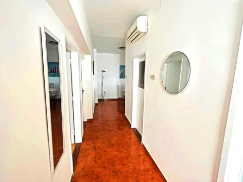 Pomalo Retreat, Your Calm Escape Near the City, Sunlit Terrace, Space & Comfort and Free Parking Spot, Split (Foto 5)