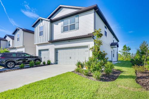 Wesley Chapel End Unit with Patio and Nature Views! in Wesley Chapel, USA