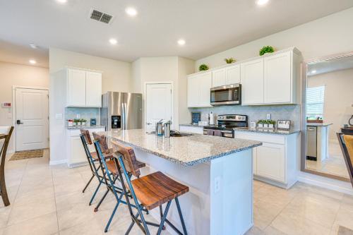 Wesley Chapel End Unit with Patio and Nature Views! in Wesley Chapel, USA