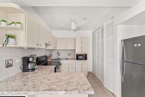 Sandy Beach Villa - Spectacular setting on the beach (full service generator) - image 5