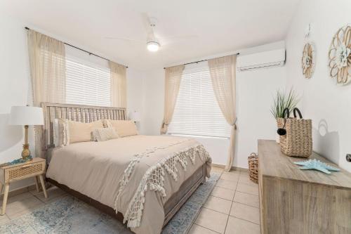 Sandy Beach Villa - Spectacular setting on the beach (full service generator) - image 12