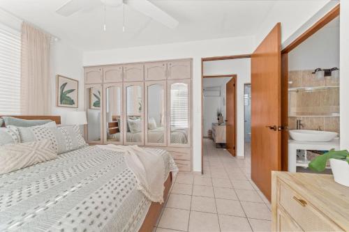 Sandy Beach Villa - Spectacular setting on the beach (full service generator)