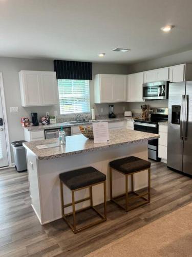 Family Friendly 4BR Home Near Ft Gregg Adams VSU in Petersburg, USA
